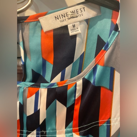 Nine West, size medium, sleeveless blouse, gathers at waist. Great condition. - Picture 2 of 4